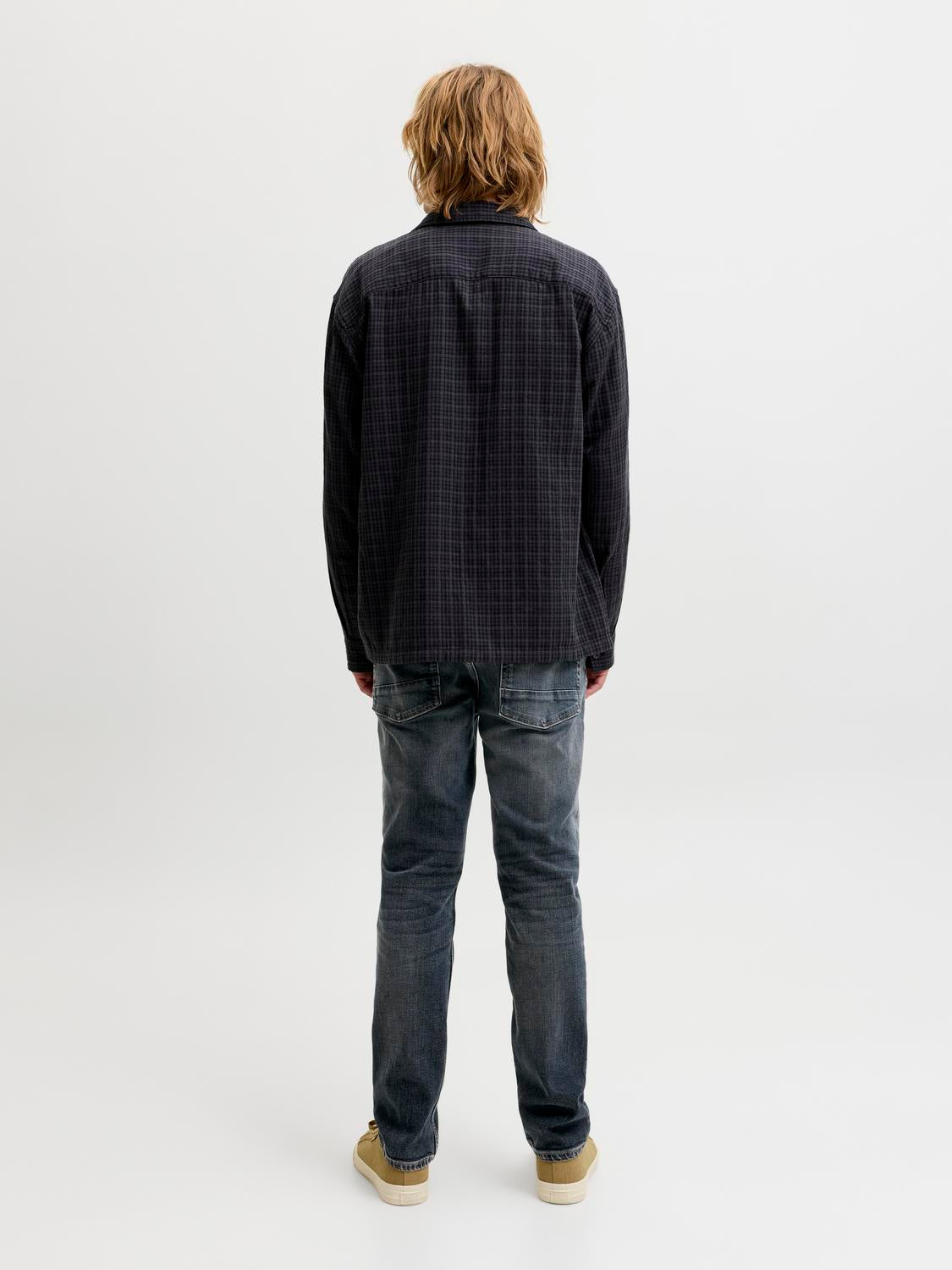 model_shot-back